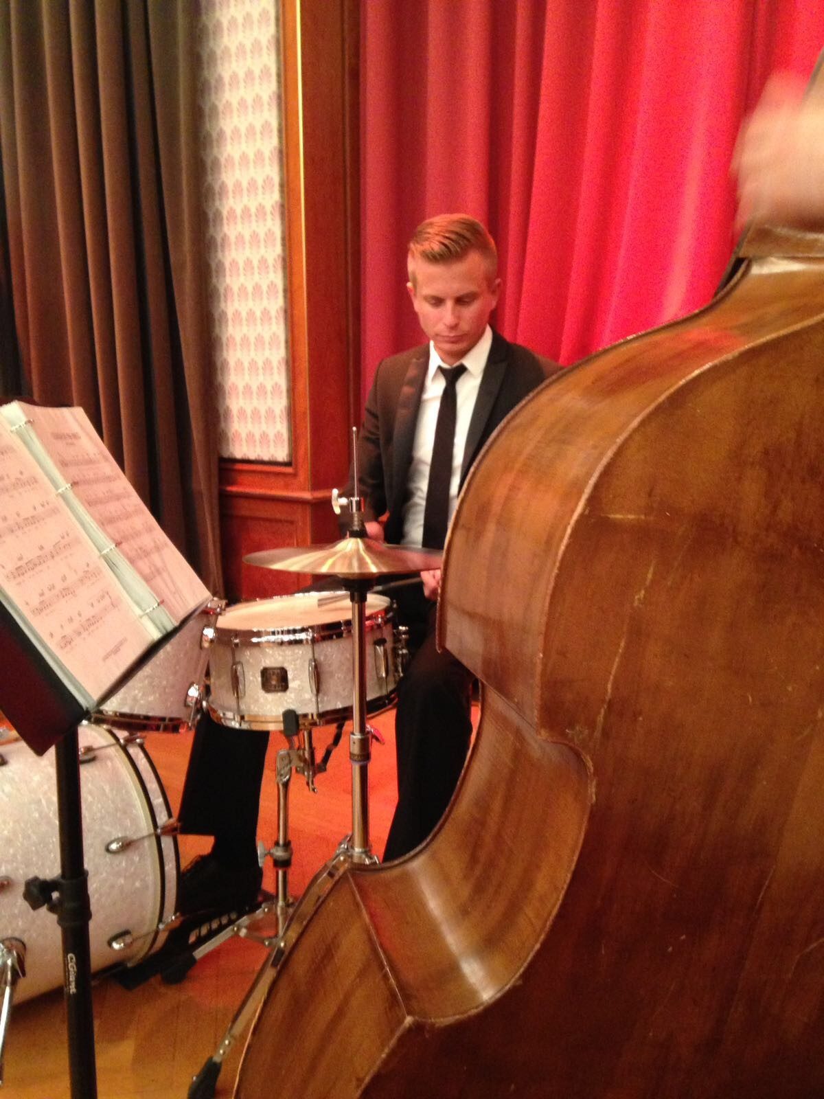 Thomas Gindl am Schlagzeug bei einem Jazzbrunch